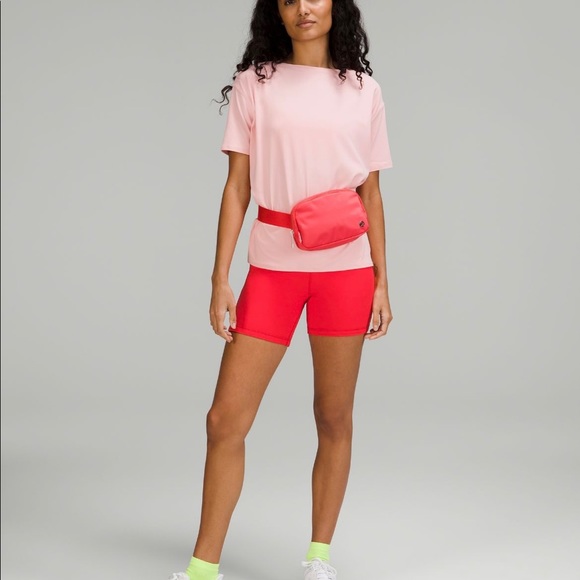 NWT Lululemon Everywhere Belt Bag in Pale Raspberry 🧨 - Picture 2 of 9